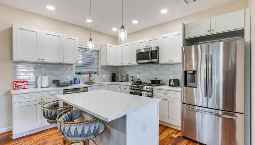 Luxe Newark Retreat with Rooftop Deck Pets Welcome! - Foto 2