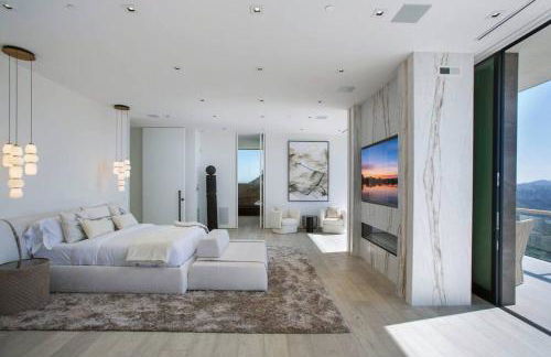 Ultra-Luxurious BH Estate with Pool, Theatre, Views - Foto 16