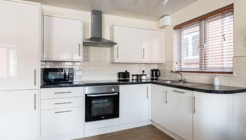 Spacious 2BR Flat - 2 Free Parking Spaces - Near LGW Airport - Foto 2, stove, pet friendly, toaster, minibar