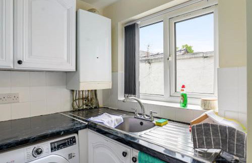 Relax in Comfort 3BR Home for 6 with Full Kitchen, Lounge, Large Bath - Foto 25