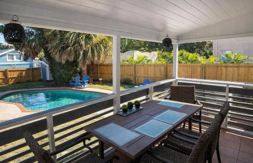 The Peacock Bungalow- Heated Pool & Jacuzzi- 5 min to beach! - Foto 8