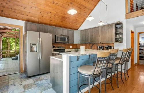 Updated Classic Cabin, Private Community and Hot Tub - Foto 2