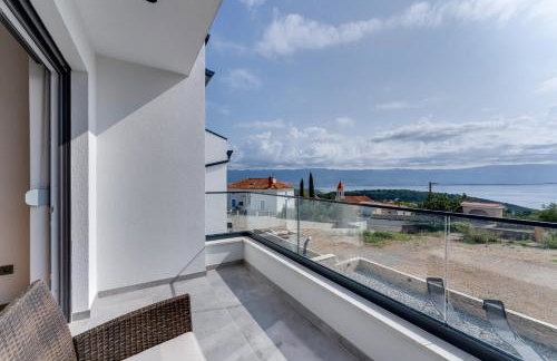 Villa Lavanda -semi-detached villa with a pool and a panoramic view, close to a sandy beach- by TRAVELER tourist agency Krk - Foto 26