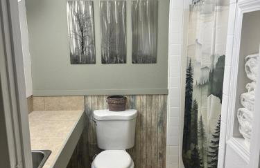 6 bedrooms! Family friendly! Spacious! PNW Rustic! - Photo 27