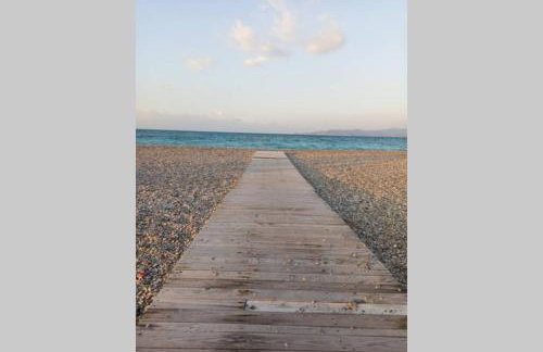 Spacious farmhouse with big yard and fireplace - Foto 19