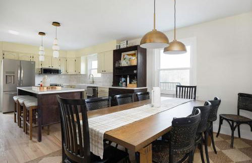 Luxury 4BR in Hudson Valley on a 8 Acre Estate - Hot Tub, Large Firepit, Oversized 38 Ft Deck! - Foto 32