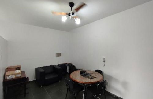 Acomodação Tranquila no Centro - Foto 1