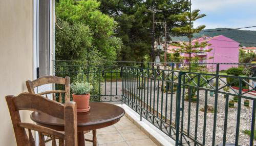 House of Hats - next to the coast - Karavomylos - Foto 4