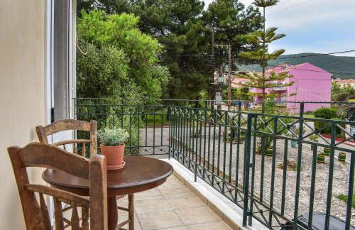 House of Hats - next to the coast - Karavomylos - Photo 4