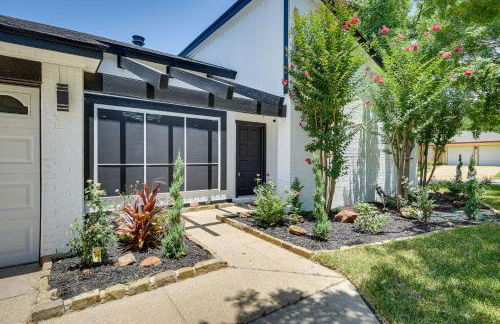 11 Mi to Six Flags! Poolside Oasis in Bedford - Foto 33