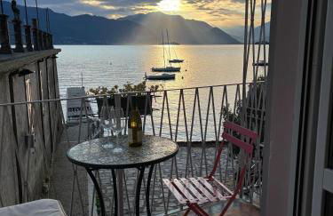 With your feet in the lake - Photo 1