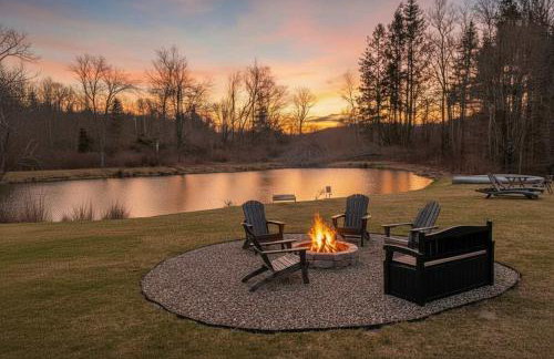 Chic Renovated Chalet with Private Pond - Photo 3