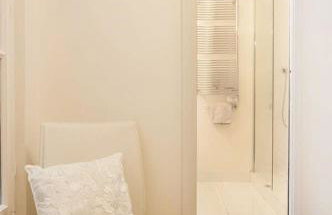 Two Bedroom Luxury Apartment - Balcony with View of Notre Dame - Photo 25