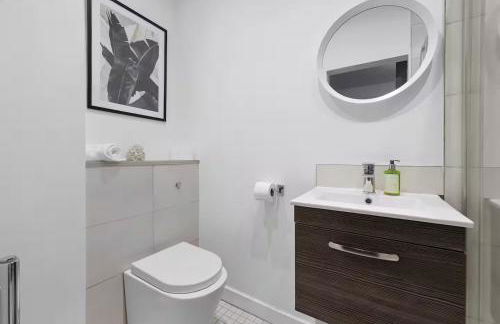 Aylesbury House 3 En-suite Bedrooms Parking Pets - Photo 47