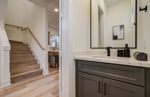 Chic & Central 3BD Townhouse Mins to DT & Midtown - Foto 28