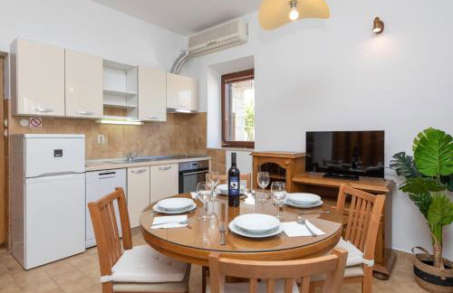 APARTMENTS4YOU SUPETAR 1,2,3&4 -the BEST and MOST POPULAR apartments for DISCOVERING the island - free parking - 200 meters from the beach - Foto 26