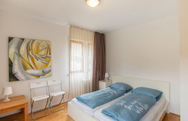 Spacious Holiday Home With Private Terrace - Photo 9