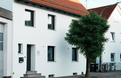 Ferienhaus Zentral, nahe Legoland und Stadtmitte, Flussblick - Perfekt für Familien, Geschäftstreffen, Monteure und mehr! - Foto 1