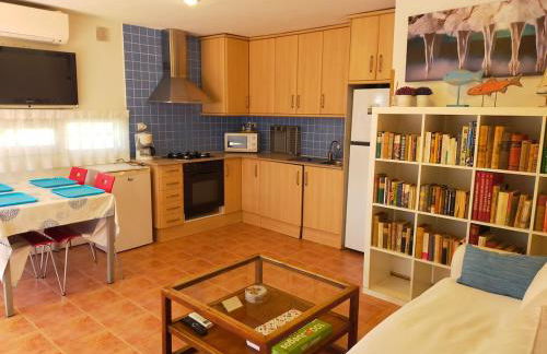 Lovely little house with garden and pool - Photo 3