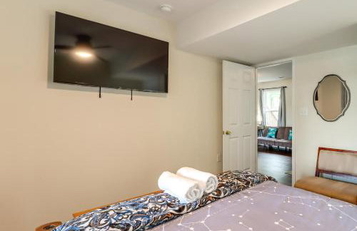Lakefront Pocono Retreat w/ Hot Tub & Movie Hub - Foto 22