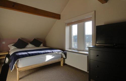 Lovely Hudds home, x4 double bedrooms & parking - Foto 14