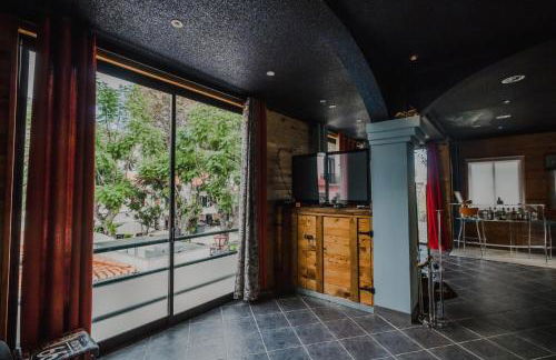 The Modern & Recycled House - Photo 13