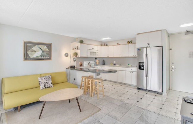 High Rise Ocean View Waikiki Condo, FREE Parking & Wi-Fi by Koko Resort Vacation Rentals - Foto 1