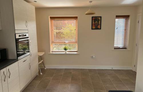 Great Ambience 3-Bedroom for Groups & Contractors - Photo 11