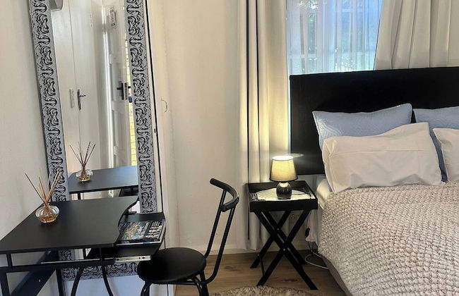 Charming Executive Studio, Solar Power, Wifi - Foto 9