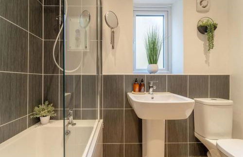 Stylish 3 Bed, 3 Bath, Garden & Drive for 2 cars - Foto 10