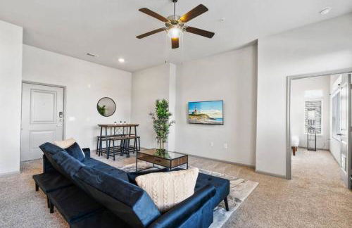 Modern Austin 2BR 2B Unit with Pool, Parking & WiFi - Photo 29