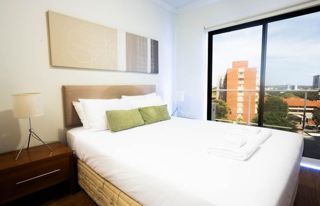 Lovely 2BR Apartment in West Perth With Parking! - Foto 1