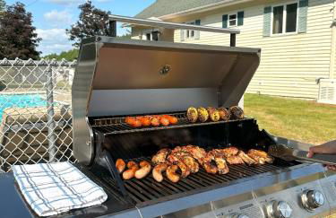 Stylish Mountain Chalet 15mins to Gore Mountain , Large Hot Tub, Playroom & Large Heated Pool - Foto 31