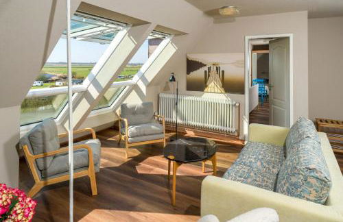 Spacious Ensemble Hecht Right On The Eider River - Photo 18