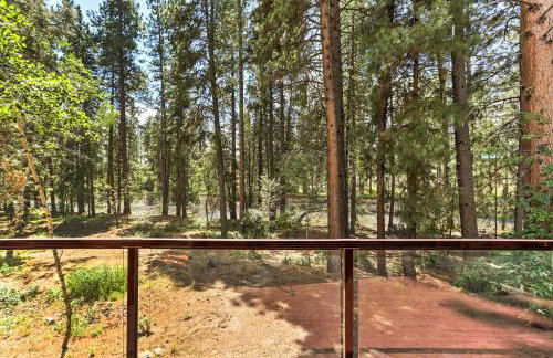 Riverside Winthrop Chalet with Hot Tub and 2 Decks! - Foto 24