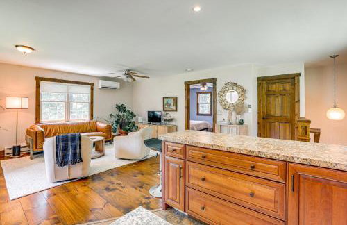 Walk to River Couples Retreat in Kintnersville! - Foto 9