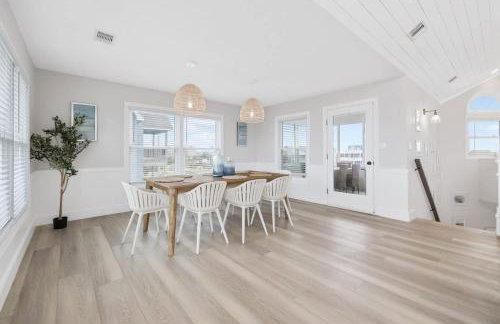 Elegant Updated Oceanfront Home with Pool & Hot Tub - Photo 41