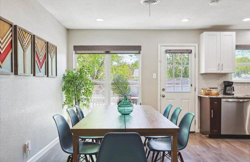 Peaceful and Relaxing Getaway w Beautiful Pool - Photo 11