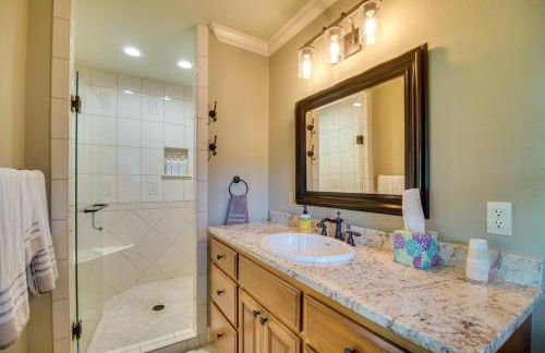 On-Site Lake Access Group Getaway in Afton - Foto 17