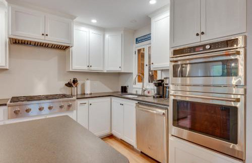 Ski-in Condo with Hot Tub on Burke Mtn Slopes! - Foto 13