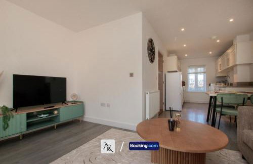 2 Bedroom House By AR Properties Short Lets & Serviced Accommodation Colchester with Garden - Foto 11