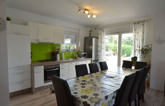 Exquisite Secluded Villa With Pool - Photo 14