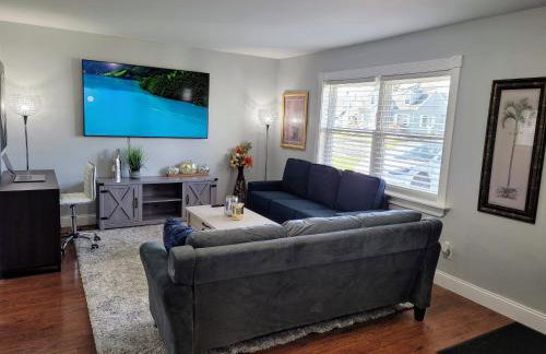Nice house with private parking, king bed fenced yard - Foto 7