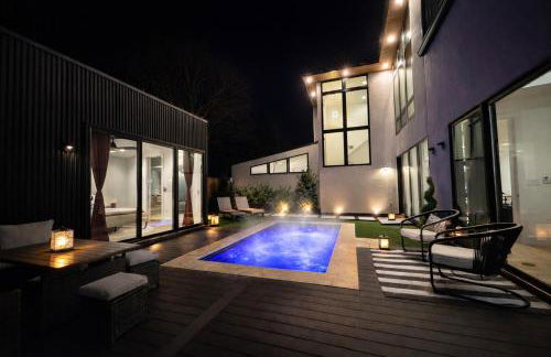 Architectural East Austin Home with Pool & Casita - Photo 2