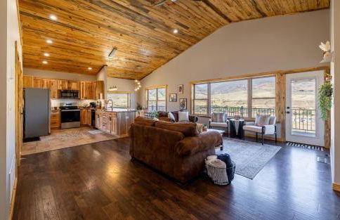 The Yellowstone - Spacious Wapiti Valley Cabin with Stunning Views! - Foto 15