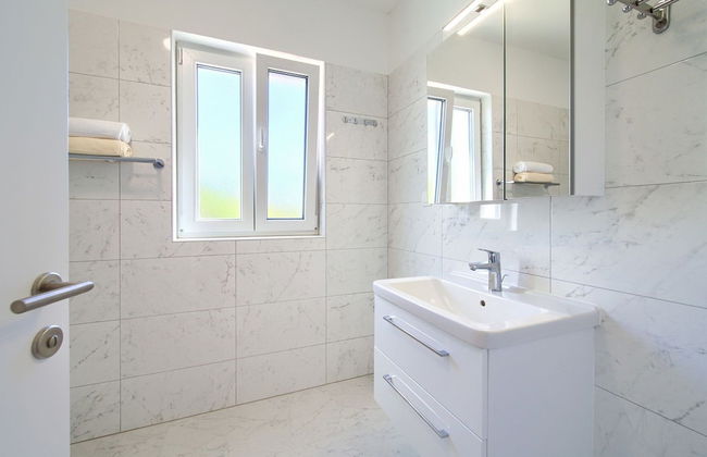 Villa in Cres With Sea Views & Pool - Foto 13