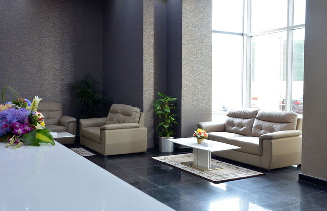 President Waves - Photo 39