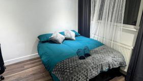 Spacious 3 Bed House with Garden & Free Parking - Photo 4