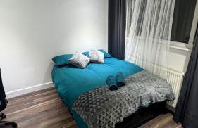 Spacious 3 Bed House with Garden & Free Parking - Foto 4