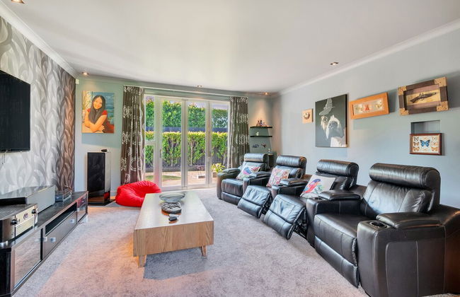 Elegant Sea-View Villa on the Northshore - Photo 25